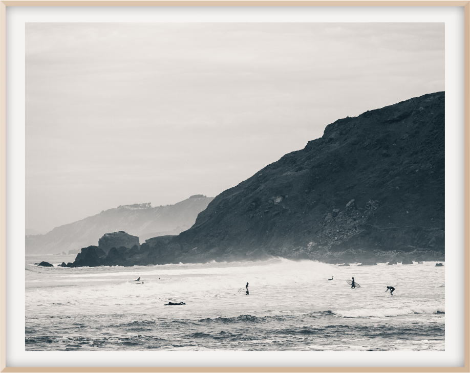 Pacifica Surfers Black and White