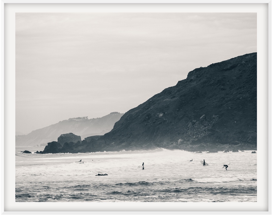 Pacifica Surfers Black and White